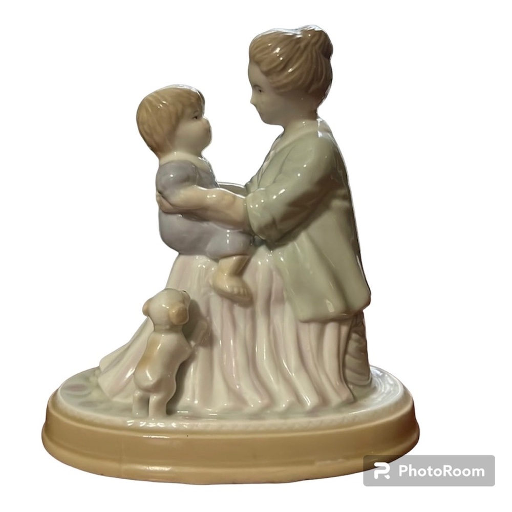 1995 Avon "A Mother's Love"
Porcelain Hand Painted Figurine - Mom
Child Dog